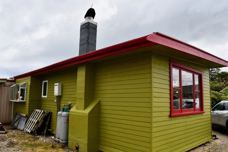 Photo of property in 13 Wharf Road, Karamea, 7893