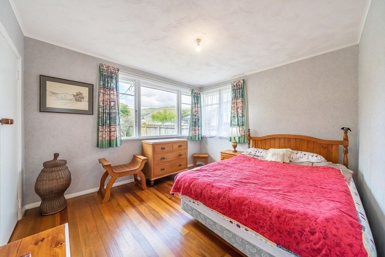 Photo of property in 130 Stokes Valley Road, Stokes Valley, Lower Hutt, 5019