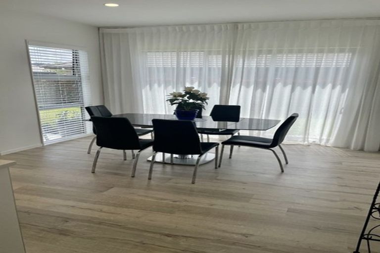 Photo of property in 8 Aporo Drive, Kumeu, 0810