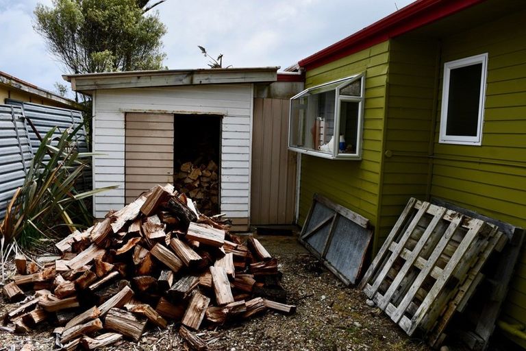 Photo of property in 13 Wharf Road, Karamea, 7893