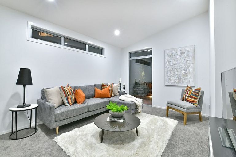 Photo of property in 17 Shakespear Road, Army Bay, Whangaparaoa, 0930