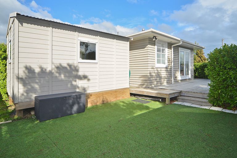 Photo of property in 1a Dublin Street, Martinborough, 5711
