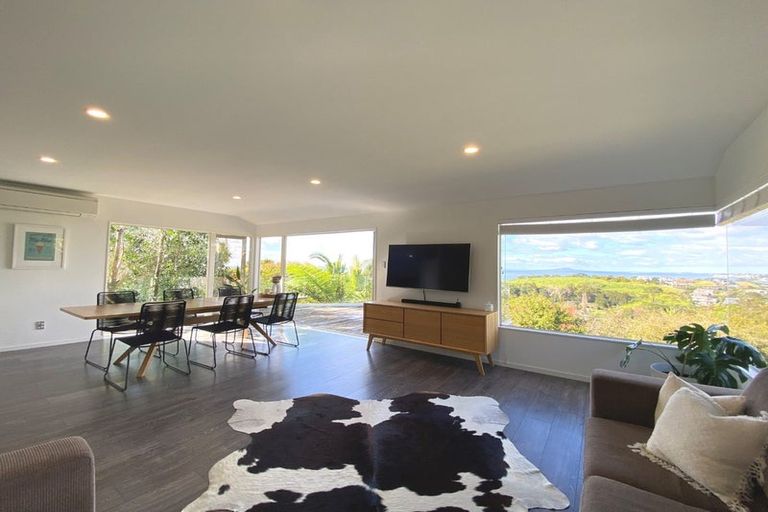 Photo of property in 76a Wade River Road, Stanmore Bay, Whangaparaoa, 0932