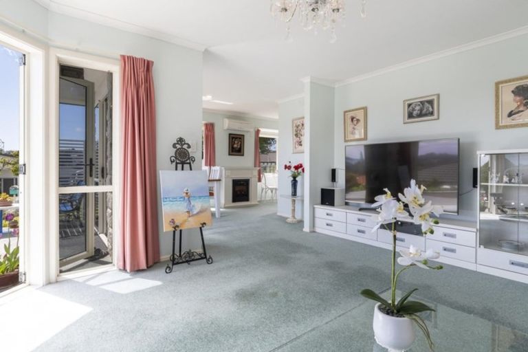 Photo of property in 10 Bayvista Close, Welcome Bay, Tauranga, 3112