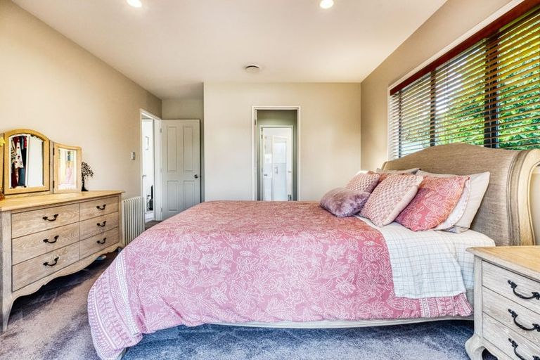 Photo of property in 76 Lothian Brae, Wattle Downs, Auckland, 2103