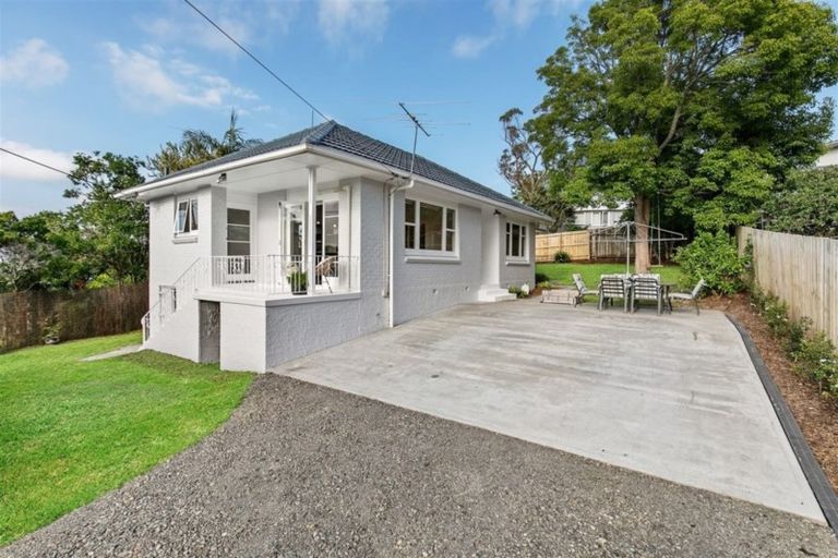 Photo of property in 1/300 Glenfield Road, Glenfield, Auckland, 0629
