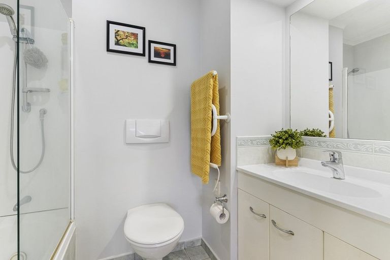 Photo of property in Salisbury Crown, 10/7 Salisbury Avenue, Mount Maunganui, 3116