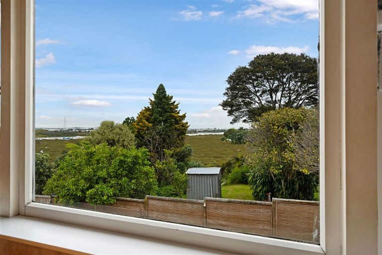 Photo of property in 41 Jaemont Avenue, Te Atatu South, Auckland, 0610