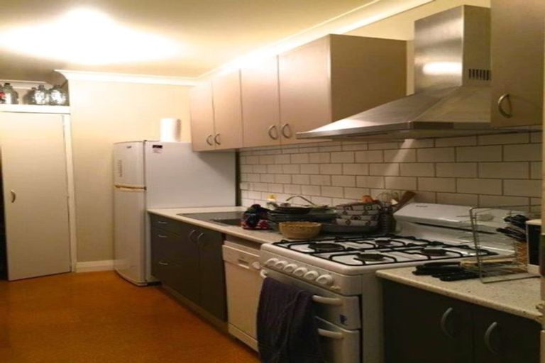 Photo of property in 36 Edinburgh Terrace, Berhampore, Wellington, 6023