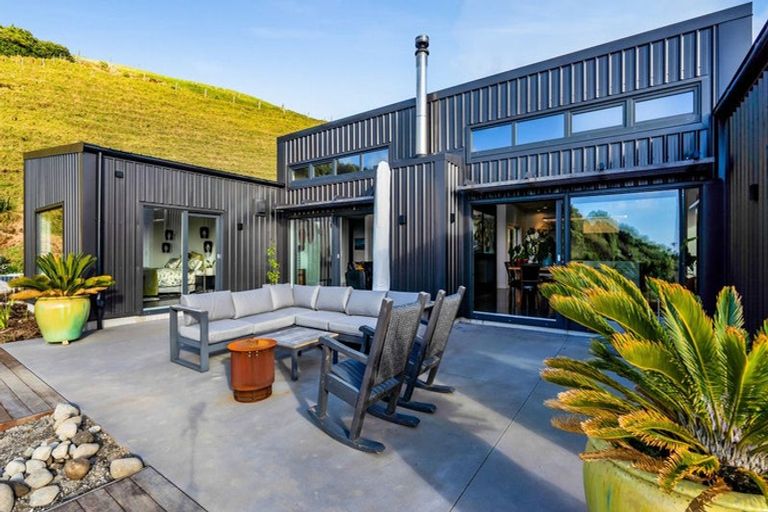 Photo of property in Tapuae, 21 Washer Road, Omata, New Plymouth, 4374