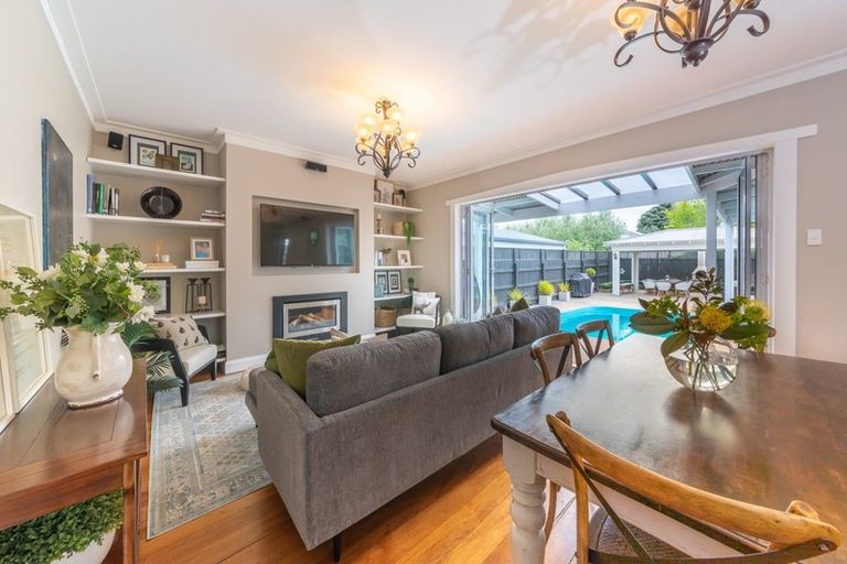 Photo of property in 16 Selwyn Crescent, College Estate, Whanganui, 4500