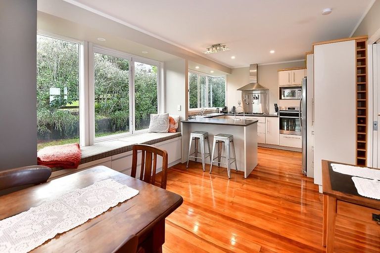 Photo of property in 1114 Whangaparaoa Road, Tindalls Beach, Whangaparaoa, 0930