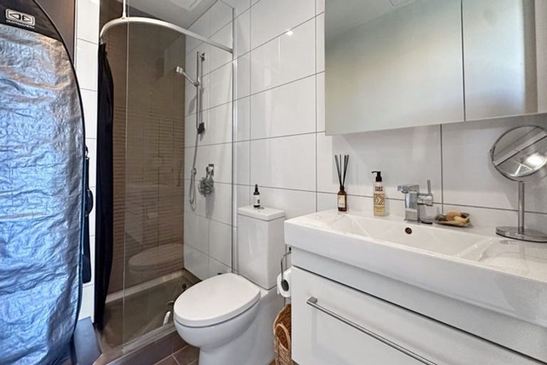 Photo of property in Revolucion Apartments, 207e/28 Torrens Terrace, Mount Cook, Wellington, 6011