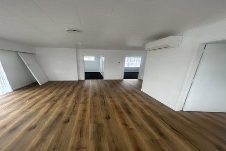 Photo of property in 17 Calvert Road, Moturoa, New Plymouth, 4310