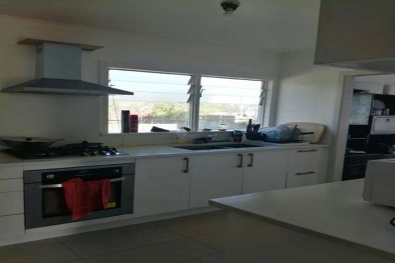 Photo of property in 16 Tonar Street, Northcote, Auckland, 0627