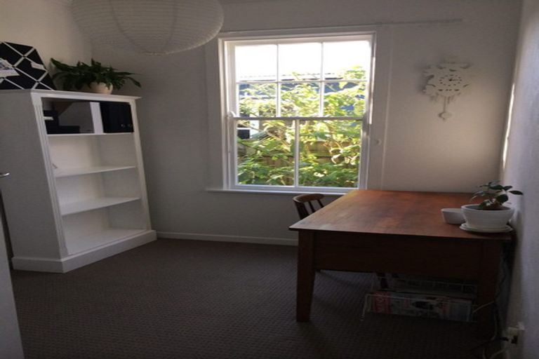 Photo of property in 17 Elizabeth Street, Moera, Lower Hutt, 5010