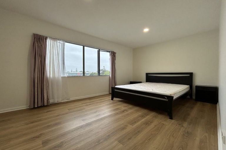 Photo of property in Lakeview Terrace, 24/14 Ambrico Place, New Lynn, Auckland, 0600