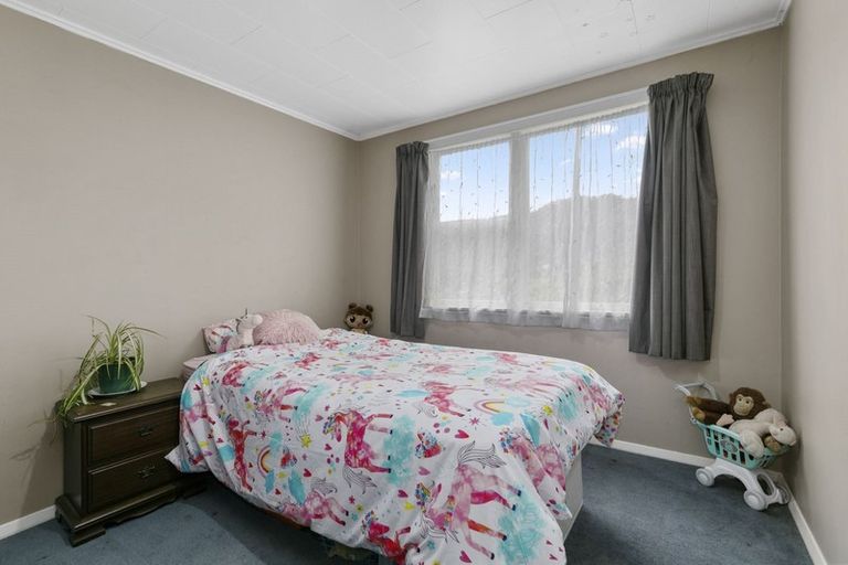 Photo of property in 27 Kopara Grove, Stokes Valley, Lower Hutt, 5019