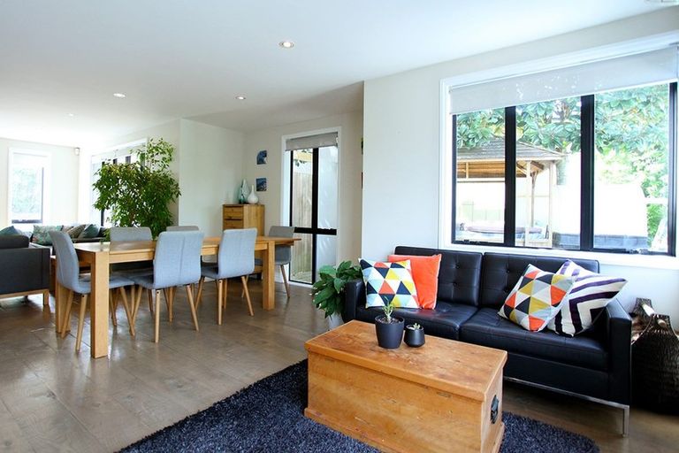 Photo of property in 27c Tamaki Bay Drive, Pakuranga, Auckland, 2010