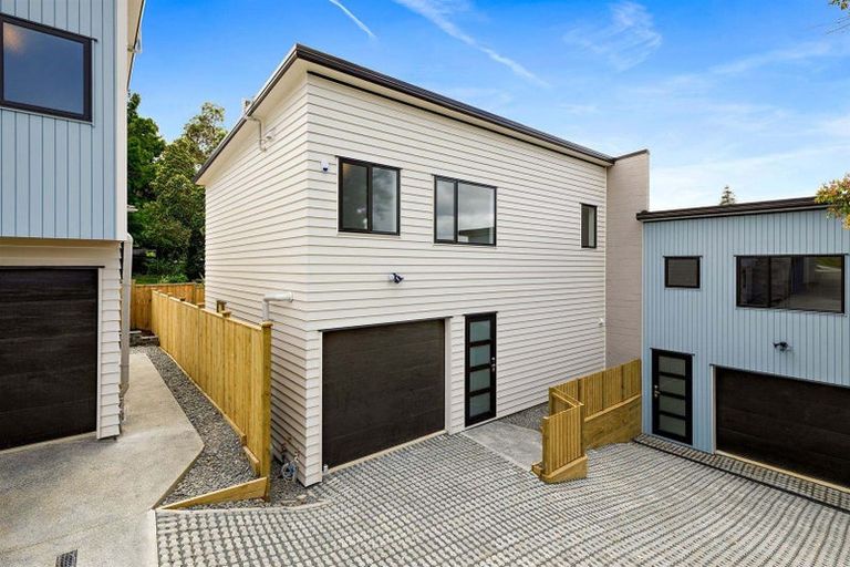 Photo of property in 7c Kerria Place, Sunnynook, Auckland, 0620