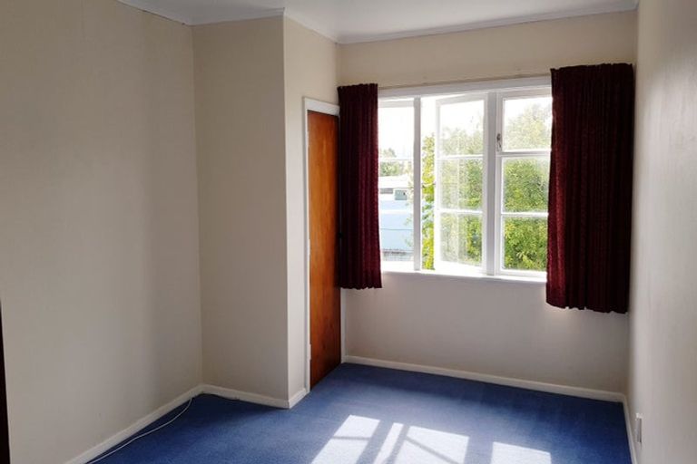 Photo of property in 5 Cressy Street, Waterloo, Lower Hutt, 5011