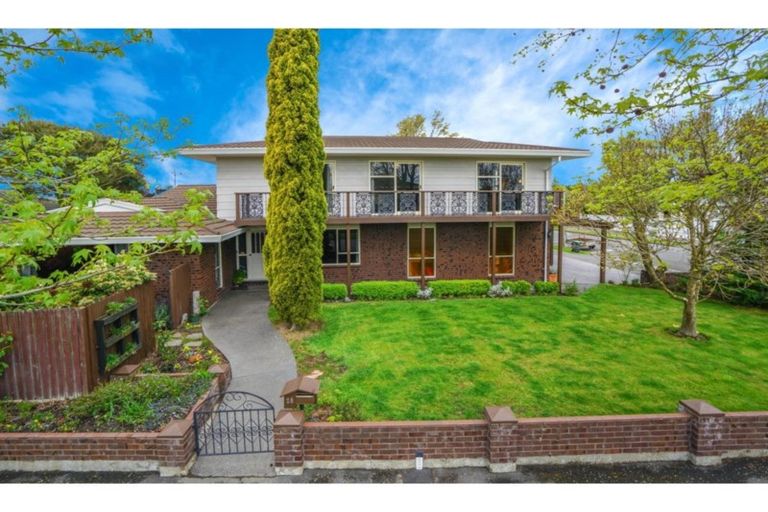 Photo of property in 28 Westmont Street, Ilam, Christchurch, 8041