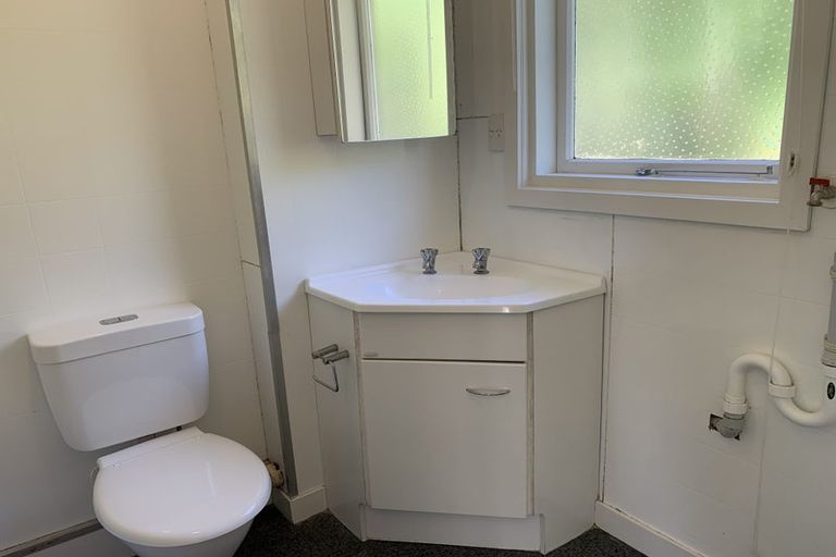 Photo of property in Milford Court Flats, 12/515a Adelaide Road, Berhampore, Wellington, 6023