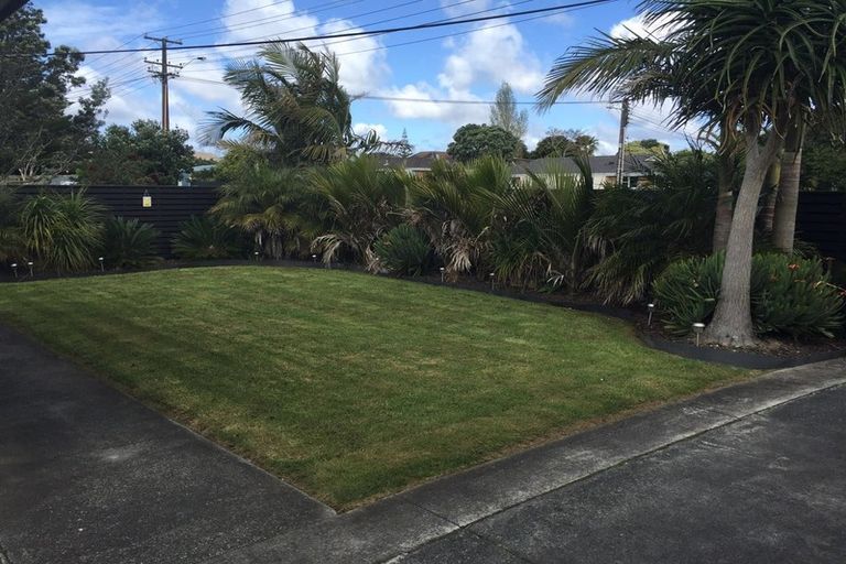Photo of property in 44 Beach Road, Te Atatu Peninsula, Auckland, 0610