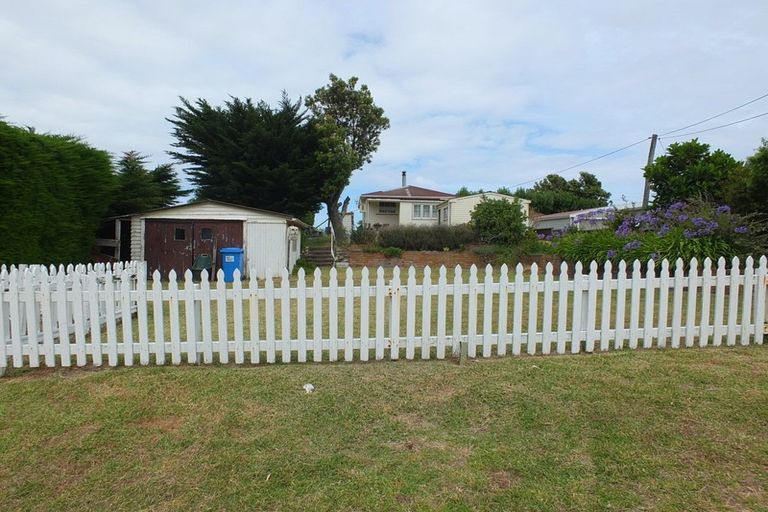 Photo of property in 9 Carthew Terrace, Foxton Beach, Foxton, 4815