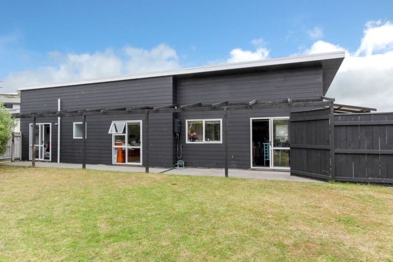 Photo of property in 7 Marchant Place, Westown, New Plymouth, 4310