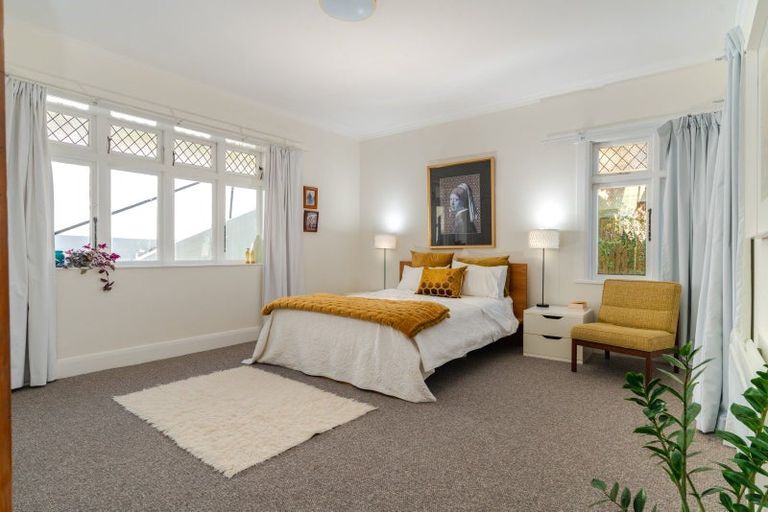 Photo of property in 37 The Crescent, Roseneath, Wellington, 6011