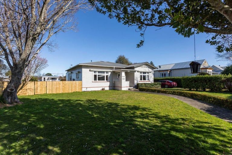 Photo of property in 9 Edward Street, Dannevirke, 4930