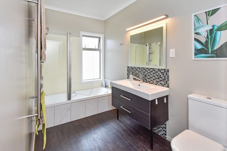 Photo of property in 41 Youngs Road, Papakura, 2110