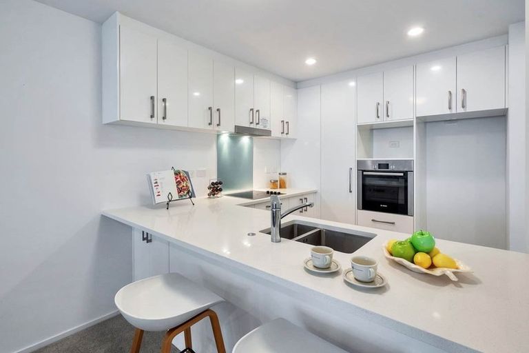 Photo of property in Apollo Apartments, 201/46 Rosedale Road, Rosedale, Auckland, 0632