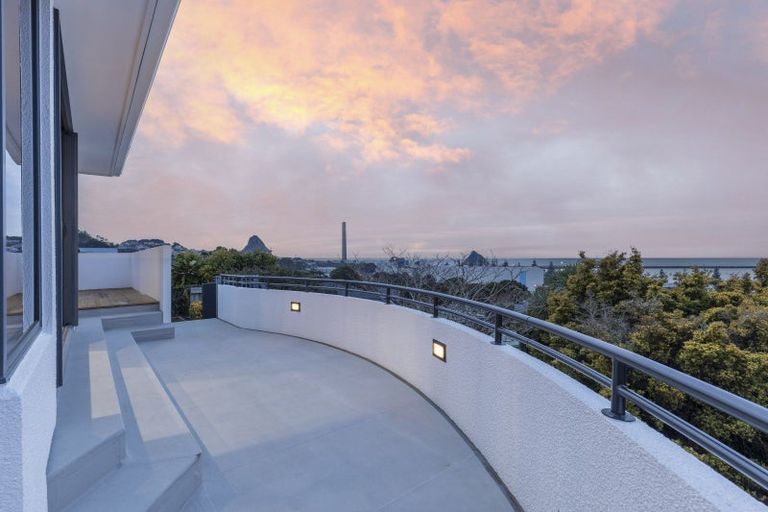 Photo of property in 23 Peace Avenue, Moturoa, New Plymouth, 4310