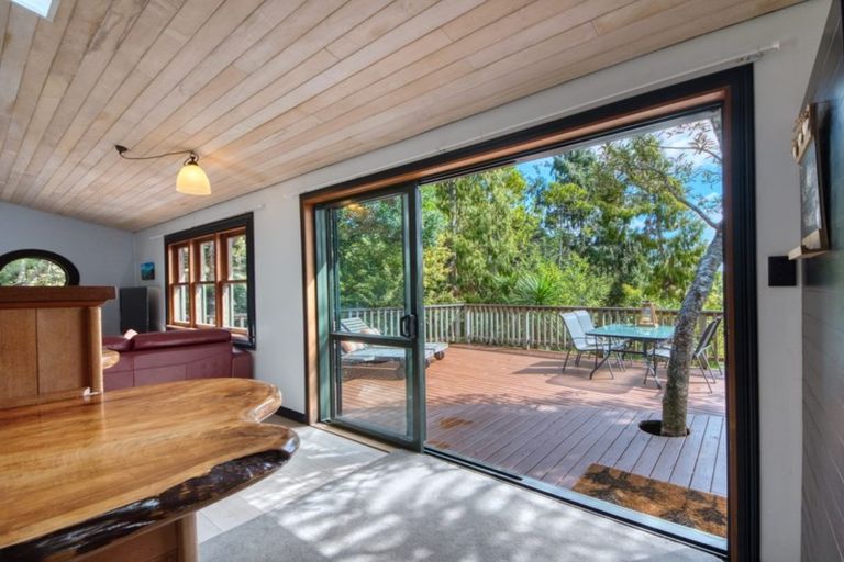 Photo of property in 107 Lone Kauri Road, Karekare, Auckland, 0772