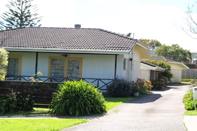 Photo of property in 2/11 Abercrombie Street, Howick, Auckland, 2014