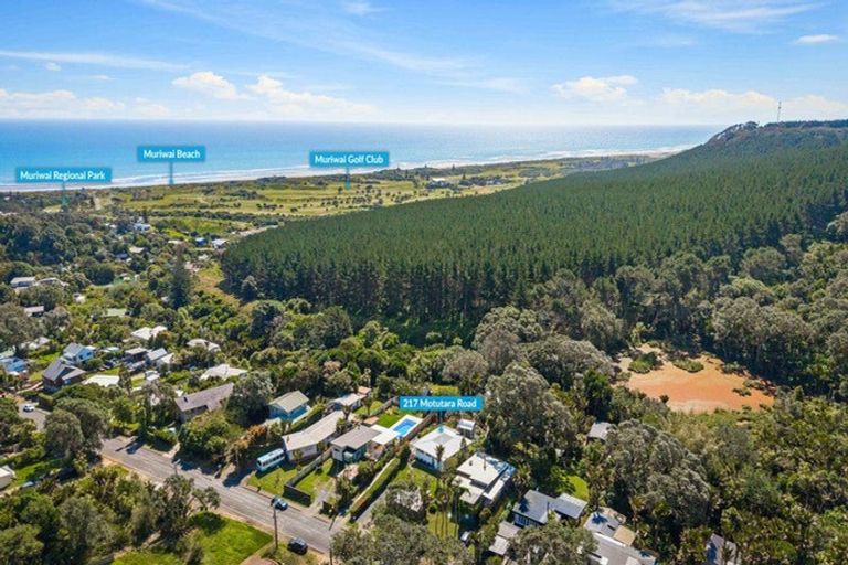 Photo of property in 217 Motutara Road, Muriwai, Waimauku, 0881