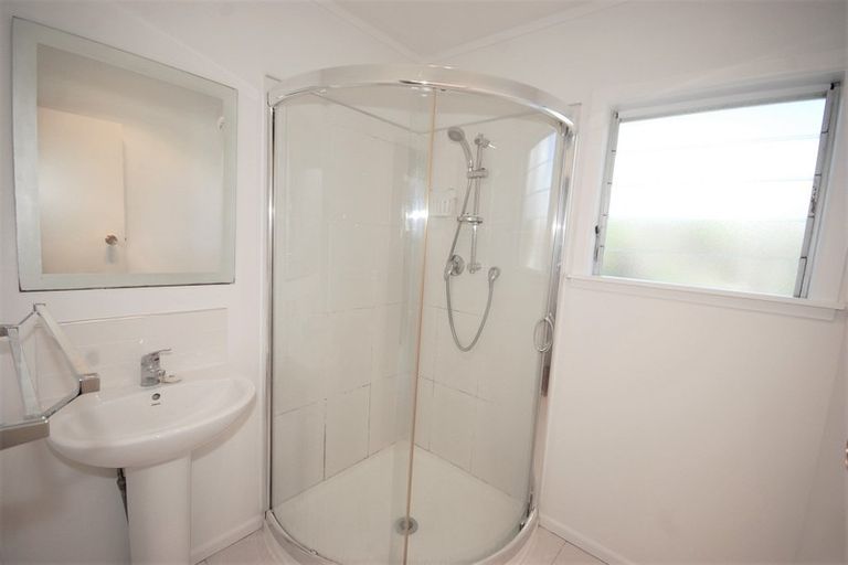 Photo of property in 1 Renata Crescent, Te Atatu Peninsula, Auckland, 0610