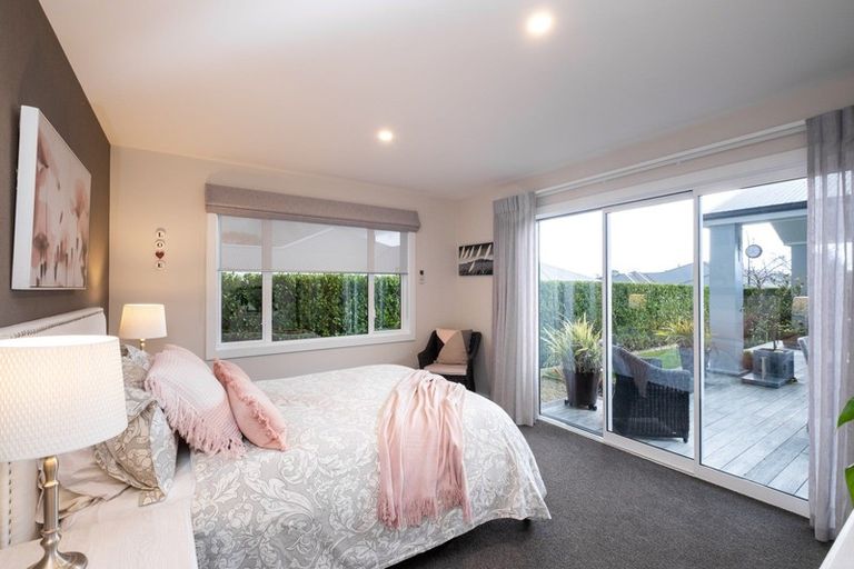 Photo of property in 6 Whittaker Place, Havelock North, 4130