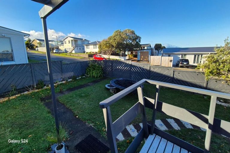 Photo of property in 17 Maple Grove, Maungaraki, Lower Hutt, 5010