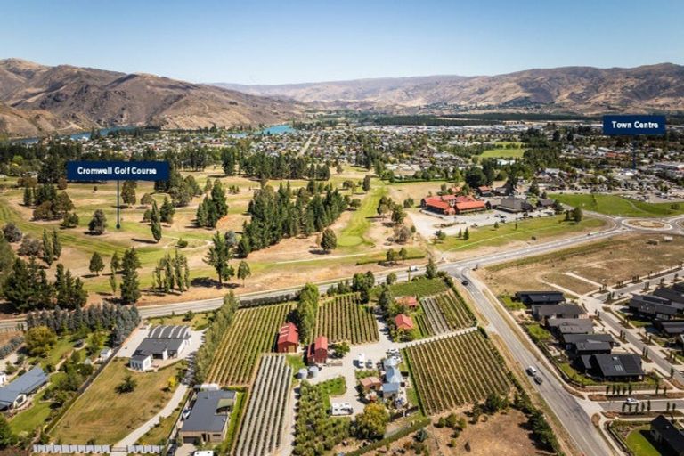 Photo of property in 1 Shortcut Road, Cromwell, 9310