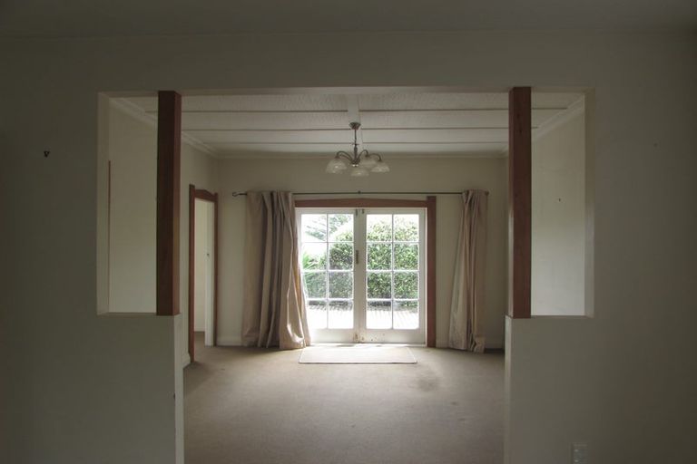 Photo of property in 35 Clayburn Road, Glen Eden, Auckland, 0602