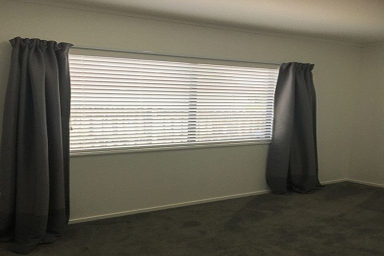 Photo of property in 62 Golfland Drive, Golflands, Auckland, 2013