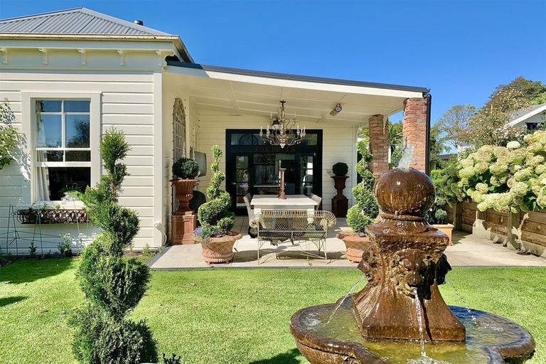 Photo of property in 22 Domain Road, Waipawa, 4210