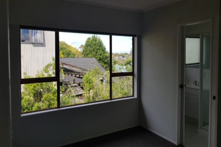 Photo of property in 71 Prince Regent Drive, Half Moon Bay, Auckland, 2012