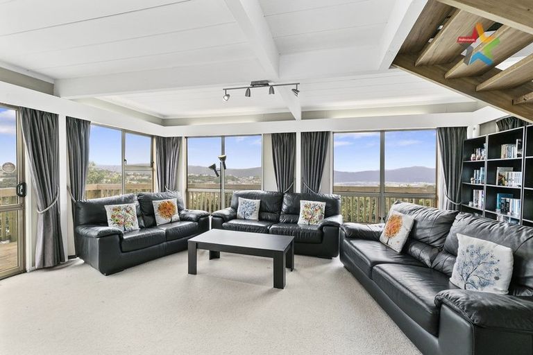 Photo of property in 33 Acacia Avenue, Maungaraki, Lower Hutt, 5010