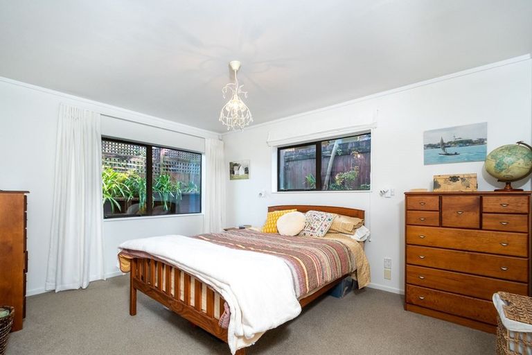 Photo of property in 1/11 Javelin Place, West Harbour, Auckland, 0618