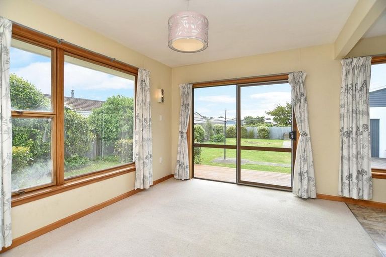 Photo of property in 84 East Belt, Rangiora, 7400