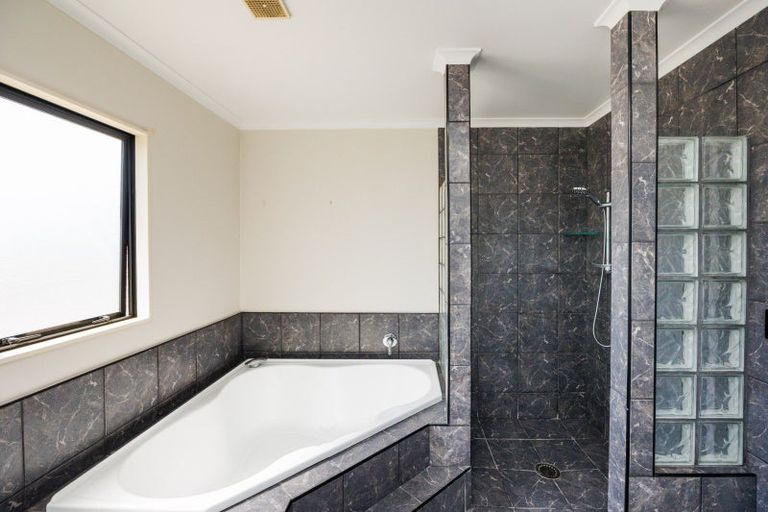 Photo of property in 69 Royal Oak Drive, Kelvin Grove, Palmerston North, 4414